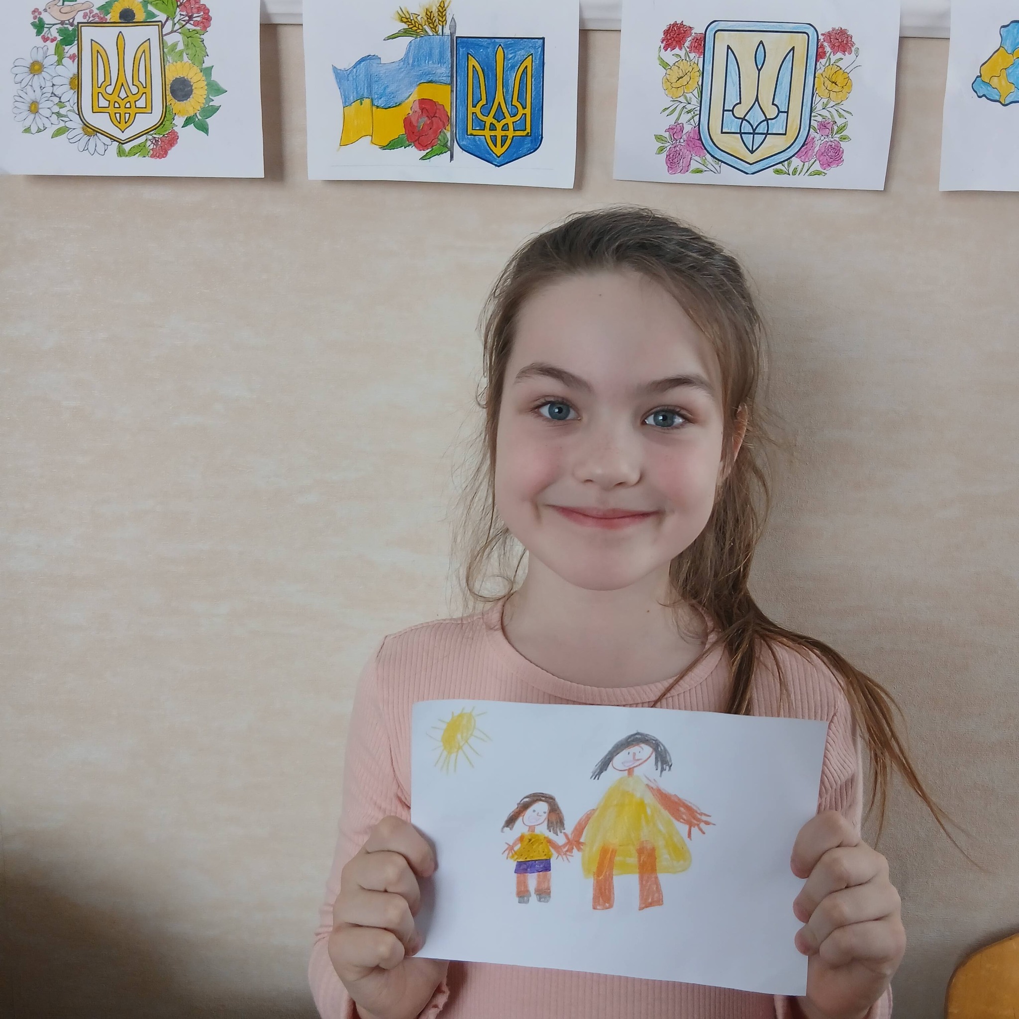 Можливо, це ілюстрація дитина та текст