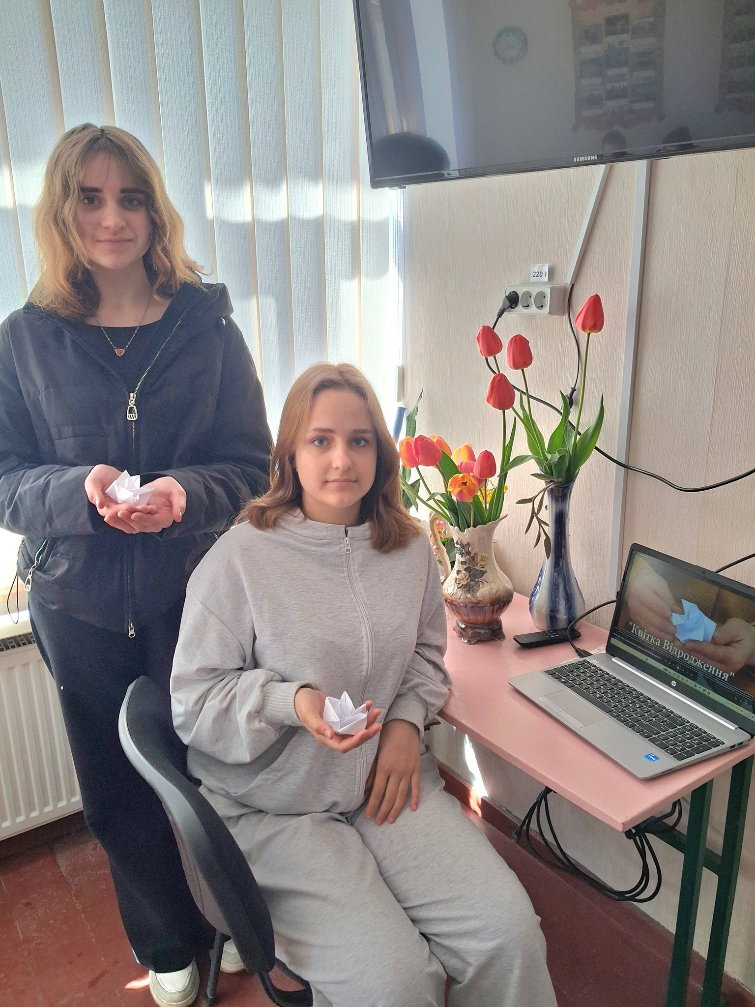 На зображенні може бути: одна або кілька осіб, люди навчаються та текст