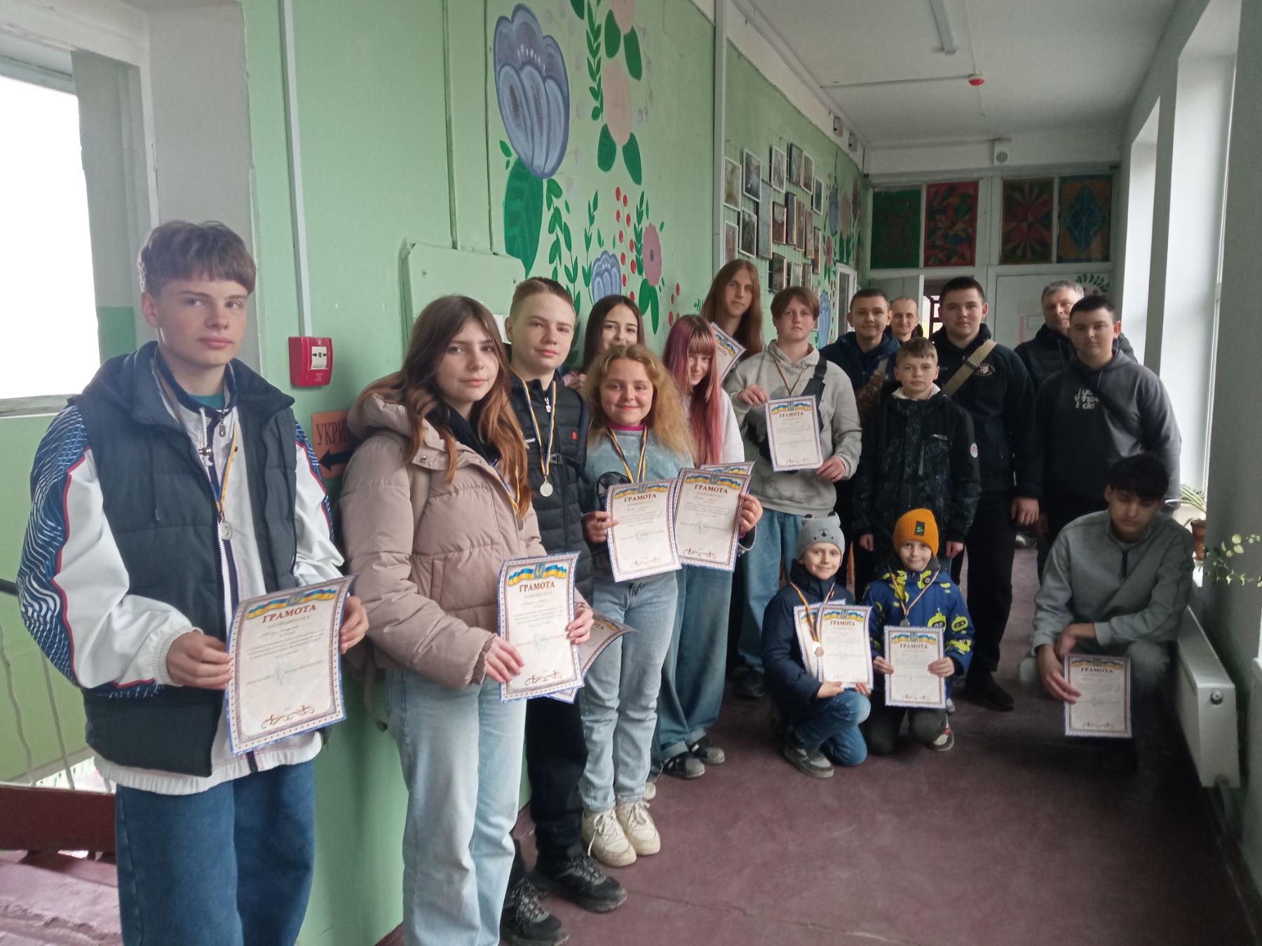 На зображенні може бути: одна або кілька осіб, люди навчаються та текст